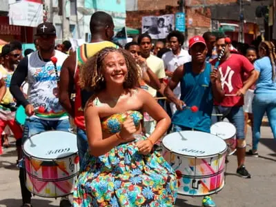 Dia da Consciência Negra: bate-papo com influenciadoras sobre empoderamento crespo integra programação no Bairro da Paz