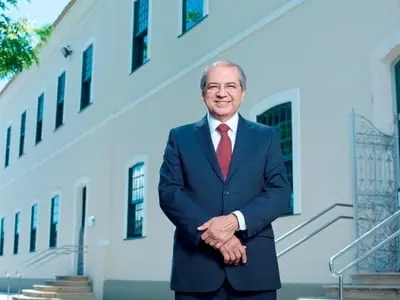 Provedor da Santa Casa da Bahia discute futuro da saúde e recebe premiação pelo Hospital Santa Izabel