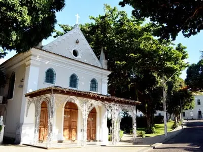 Santa Casa da Bahia arrecada doações para Bairro da Paz em drive thru