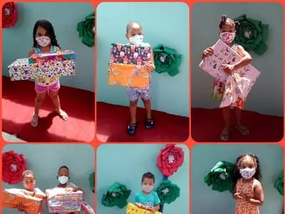 Crianças recebem presentes arrecadados durante campanha Natal do Bem