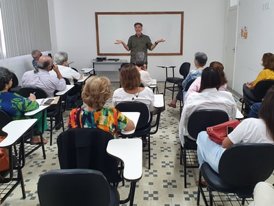 Fernando Guerreiro realiza palestra na Santa Casa da Bahia sobre a importância do humor na cultura baiana