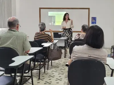 Diretora da EDUFBA realiza palestra na Santa Casa sobre a história do livro na Bahia