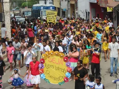 Alunos do programa Avançar participam de caminhada em conscientização à campanha Setembro Amarelo 