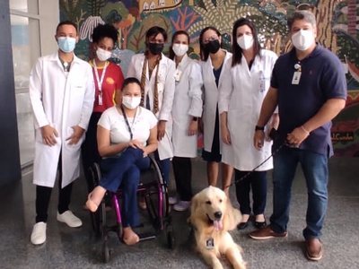 Cão terapeuta auxilia crianças e adultos em tratamento no Hospital Municipal de Salvador (HMS) 