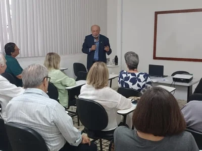 Joaci Góes abre Ciclo de Palestras Cultura e Prosa na Faculdade Santa Casa 