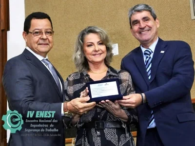 Coordenadora de Segurança do Trabalho da Santa Casa da Bahia é homenageada durante IV ENEST