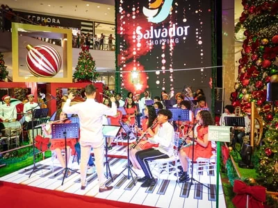 Banda Sinfônica da Paz faz abertura de Natal do Salvador Shopping