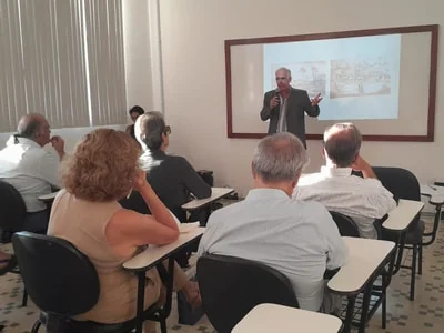 Pesquisador Osvaldo Teixeira realiza palestra sobre o engenheiro alemão Julius Naeher 