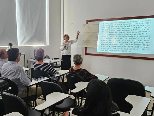FSC recebe palestra que aborda visão astrológica de personalidades femininas que marcaram o século XX