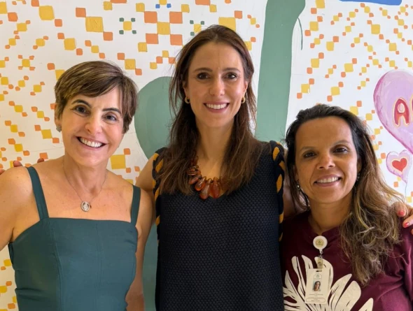 Casa de Apoio Solange Fraga recebe visita da escritora Júlia Jalbut 