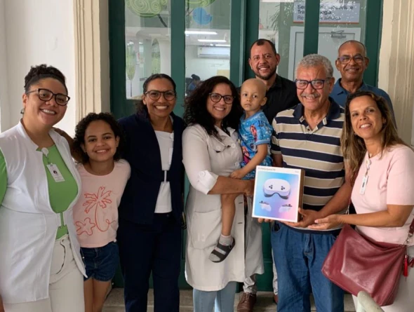 Crianças em tratamento oncológico pelo SUS, no HSI, recebem doação de óculos de realidade virtual