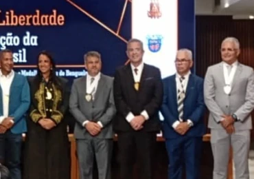 Diretor-geral do Hospital Municipal de Salvador recebe Medalha Homens de Honra