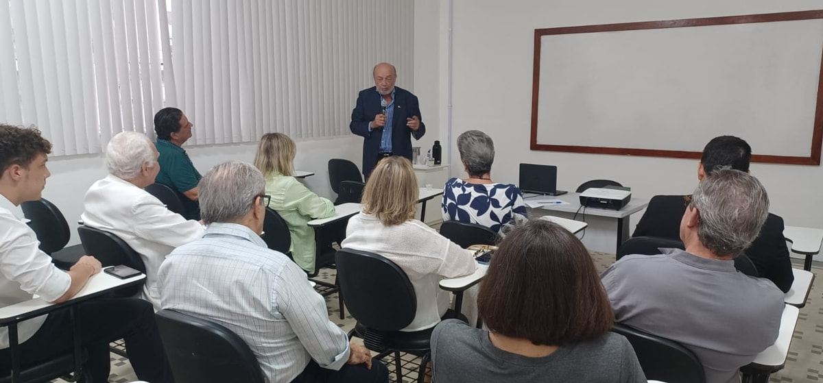 Joaci Góes abre Ciclo de Palestras Cultura e Prosa na Faculdade Santa Casa