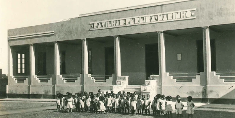 No século XXI, a Santa Casa da Bahia se configura como uma associação beneficente de assistência social, dedicada ao exercício da caridade e à prestação de serviços nas áreas de saúde, ensino e pesquisa, cultura, assistência social e educação, sem subordinação ao Estado ou à Igreja.