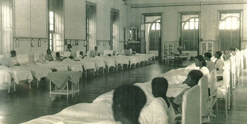 No século XXI, a Santa Casa da Bahia se configura como uma associação beneficente de assistência social, dedicada ao exercício da caridade e à prestação de serviços nas áreas de saúde, ensino e pesquisa, cultura, assistência social e educação, sem subordinação ao Estado ou à Igreja.