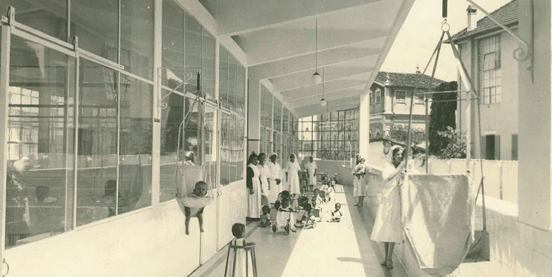 No século XXI, a Santa Casa da Bahia se configura como uma associação beneficente de assistência social, dedicada ao exercício da caridade e à prestação de serviços nas áreas de saúde, ensino e pesquisa, cultura, assistência social e educação, sem subordinação ao Estado ou à Igreja.