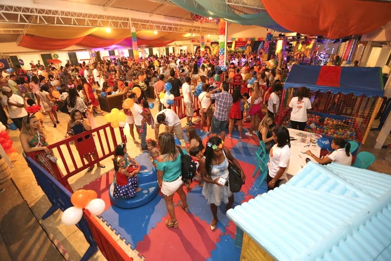 O espaço para festas é modulável e comporta de 50 a 1.500 pessoas
